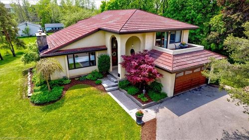 333 Woolwich St, Waterloo, ON, N2K2K8 | Card Image