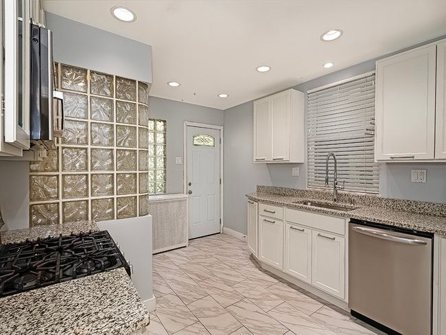 Kitchen with access to the backyard | Image 13