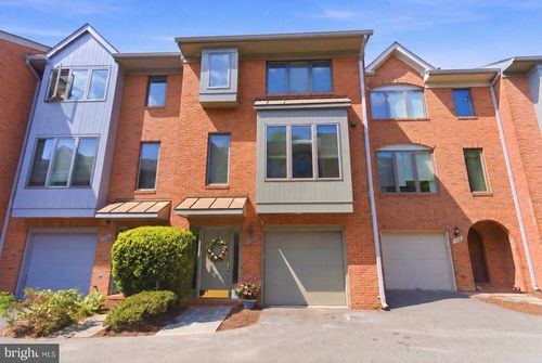 1989 N Adams St, Arlington, VA, 22201-3628 | Card Image