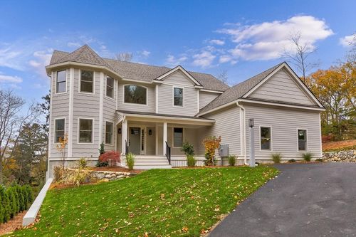 4 Adams St, Wakefield, MA, 01880-2221 | Card Image