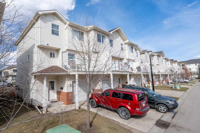 516 - 7038 16 Avenue Se, Home with 3 bedrooms, 2 bathrooms and 2 parking in Calgary AB | Image 2