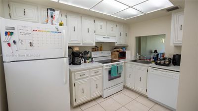 3D - 106 Royal Park Dr, Condo with 1 bedrooms, 1 bathrooms and null parking in Oakland Park FL | Image 3