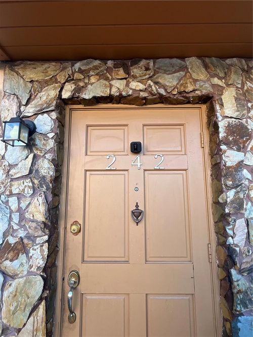 apt-242-450 Se 7th St, Dania Beach, FL, 33004-4418 | Card Image