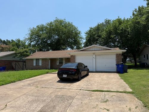 311 Arthur Dr, Kennedale, TX, 76060-5205 | Card Image