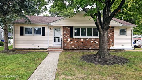 2421 Moore Ave, Point Pleasant Boro, NJ, 08742-3711 | Card Image