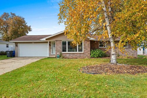 2222 Barberry Ln, Ashwaubenon, WI, 54304-4412 | Card Image
