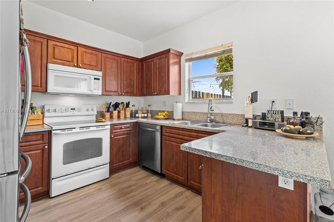 22364 Sw 89 Th Path, Townhouse with 4 bedrooms, 3 bathrooms and null parking in Cutler Bay FL | Image 6