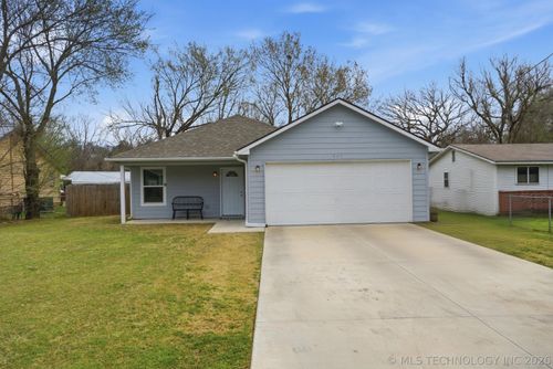 607 Valley Dr, Sand Springs, OK, 74063-6216 | Card Image