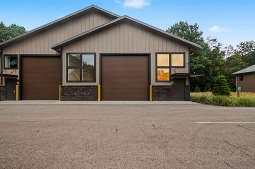 22-3589 Commercial Dr, Saugatuck, MI, 49453-9658 | Card Image
