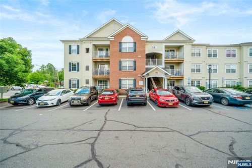 1025 Dogwood Ct, New Brunswick, NJ, 08901-3913 | Card Image
