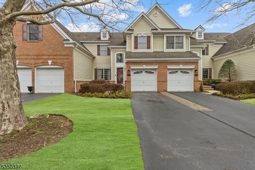 31 Chestnut Ct, Cedar Grove, NJ, 07009-1174 | Card Image