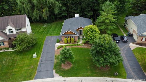 7185 Elderwood Cir, Clarkston, MI, 48346-1596 | Card Image