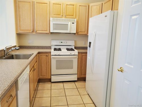 1408 Half Moon Bay Dr, Croton On Hudson, NY, 10520-3108 | Card Image