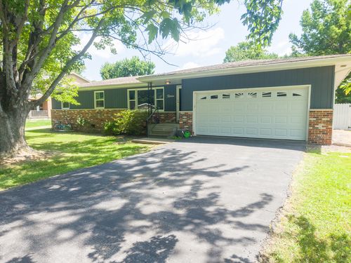 15 Lakedale Dr, Salem, IL, 62881-2557 | Card Image