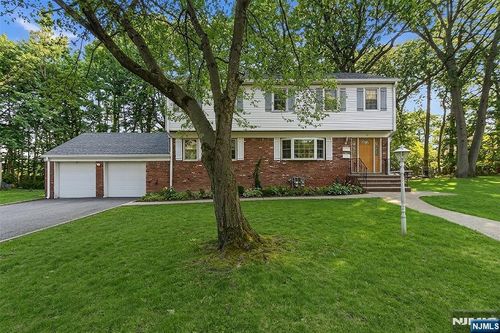 72 Prospect St, Paramus, NJ, 07652-4302 | Card Image