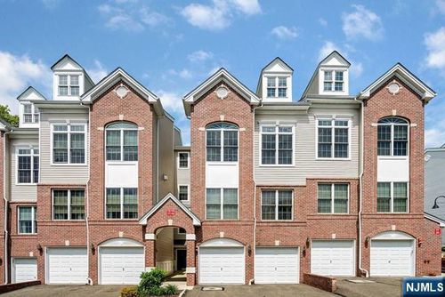 19 Ashley Ct, Hawthorne, NJ, 07506-2264 | Card Image