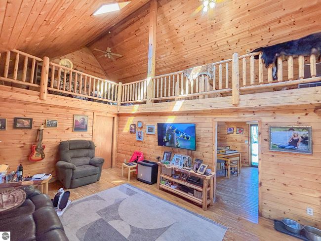 10090 Snowbowl Rd, House other with 2 bedrooms, 1 bathrooms and null parking in Houghton Lake MI | Image 4