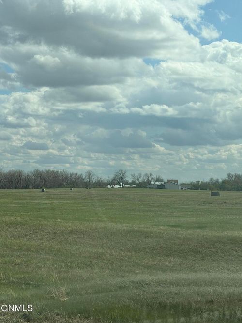 L2 B1 Southridge Acres, Crosby, ND, 58730 | Card Image