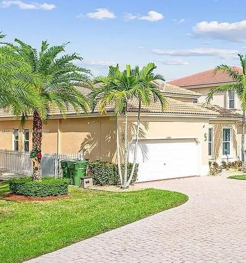 3749 Ne 19th St, Homestead, FL, 33033-5568 | Card Image
