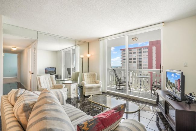 APT-1008 - 3113 S Ocean Dr, Condo with 2 bedrooms, 2 bathrooms and null parking in Hallandale Beach FL | Image 4