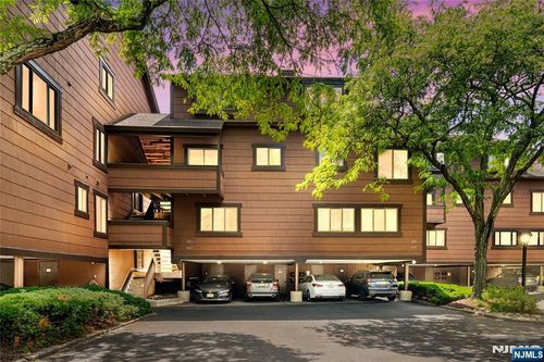 261 Sunset Ky, Secaucus, NJ, 07094-2213 | Card Image