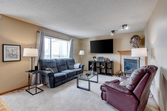 332 Cranfield Gardens Se, Home with 4 bedrooms, 3 bathrooms and 4 parking in Calgary AB | Image 3