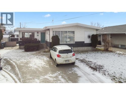 1611 Elm St E, Kelowna, BC, V1Y3X1 | Card Image