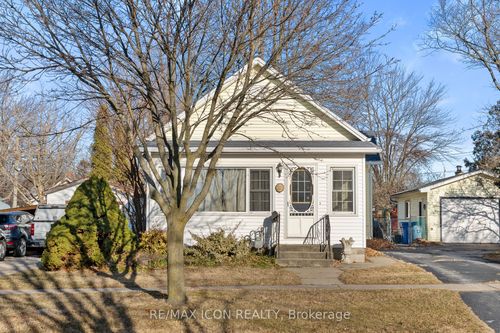 38 Myrtle St, Kingsville, ON, N9Y1M3 | Card Image