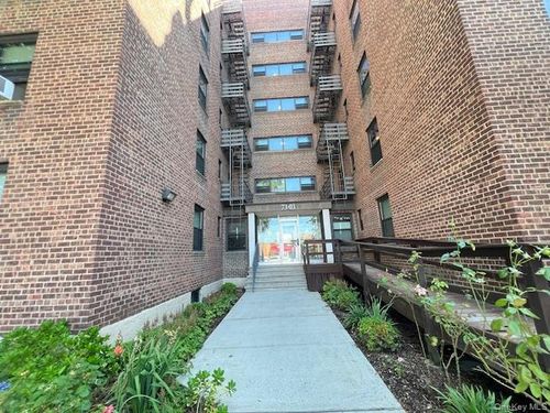 5m-73-03 Bell Blvd, Bayside, NY, 11364-2951 | Card Image