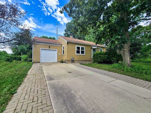411 Woodward Ave, Geneva, IL, 60134-1537 | Card Image