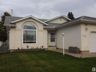 5220 54 Ave, House other with 3 bedrooms, 2 bathrooms and null parking in Mundare AB | Image 2