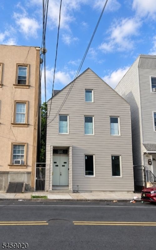 418 Walnut St, Newark, NJ, 07105-2708 | Card Image