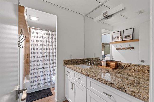 APT-422 - 2100 Tanglewilde St, Townhouse with 1 bedrooms, 1 bathrooms and 1 parking in Houston TX | Image 12