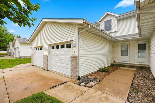 2-660 Magnolia Ln, Marion, IA, 52302-1259 | Card Image