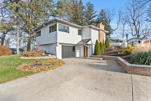 214 Pottawatomie Ln, New Lenox, IL, 60451-9715 | Card Image