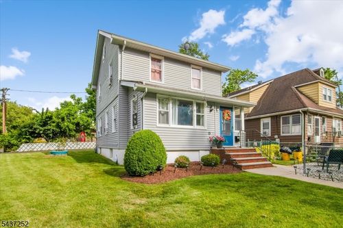 13 Elm Dr, Cedar Grove, NJ, 07009-1722 | Card Image