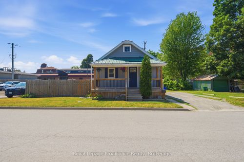 22 Flindall St, Trenton, ON, K8V3E3 | Card Image