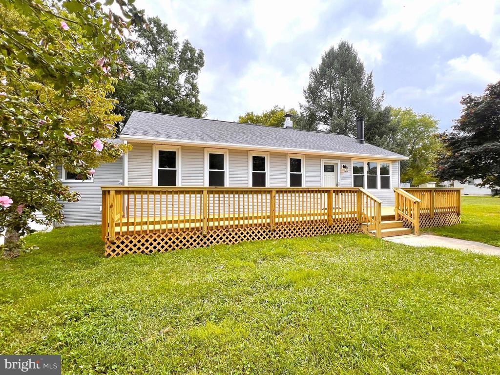 Francis Dr, Pennsville, NJ 08070