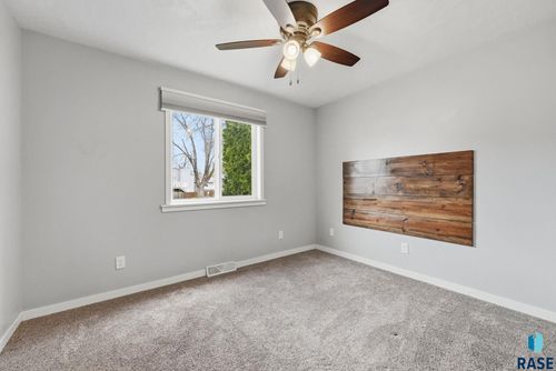 3312 S Steven Cir Circle, Sioux Falls, SD, 57106 | Card Image