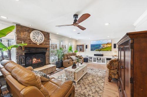 15 New Dover Ave, Colonia, NJ, 07067-2422 | Card Image