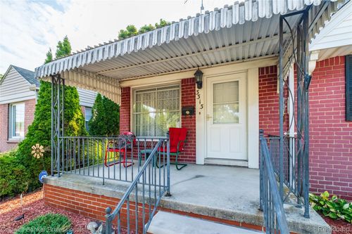 3313 Hollywood St, Dearborn, MI, 48124-4360 | Card Image
