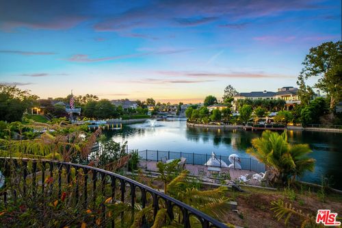 10061 Valley Spring Ln, Toluca Lake, CA, 91602-2927 | Card Image