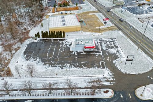 2515 Wilmington Rd, New Castle, PA, 16105-1636 | Card Image