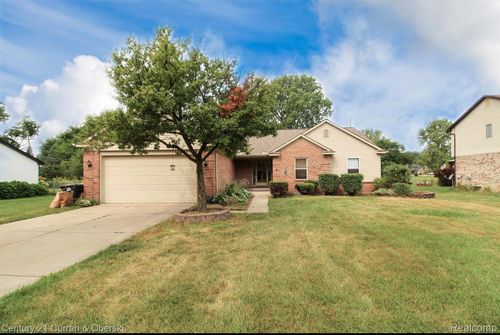 14777 Cavell St, Livonia, MI, 48154-3932 | Card Image