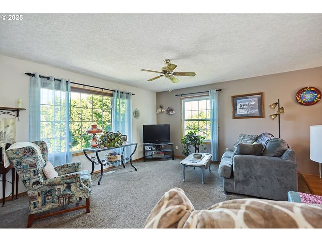 620 Sherman Dr, House other with 3 bedrooms, 2 bathrooms and 2 parking in The Dalles OR | Image 4