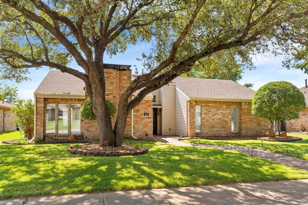 Middle Glen Dr, Carrollton, TX 75007