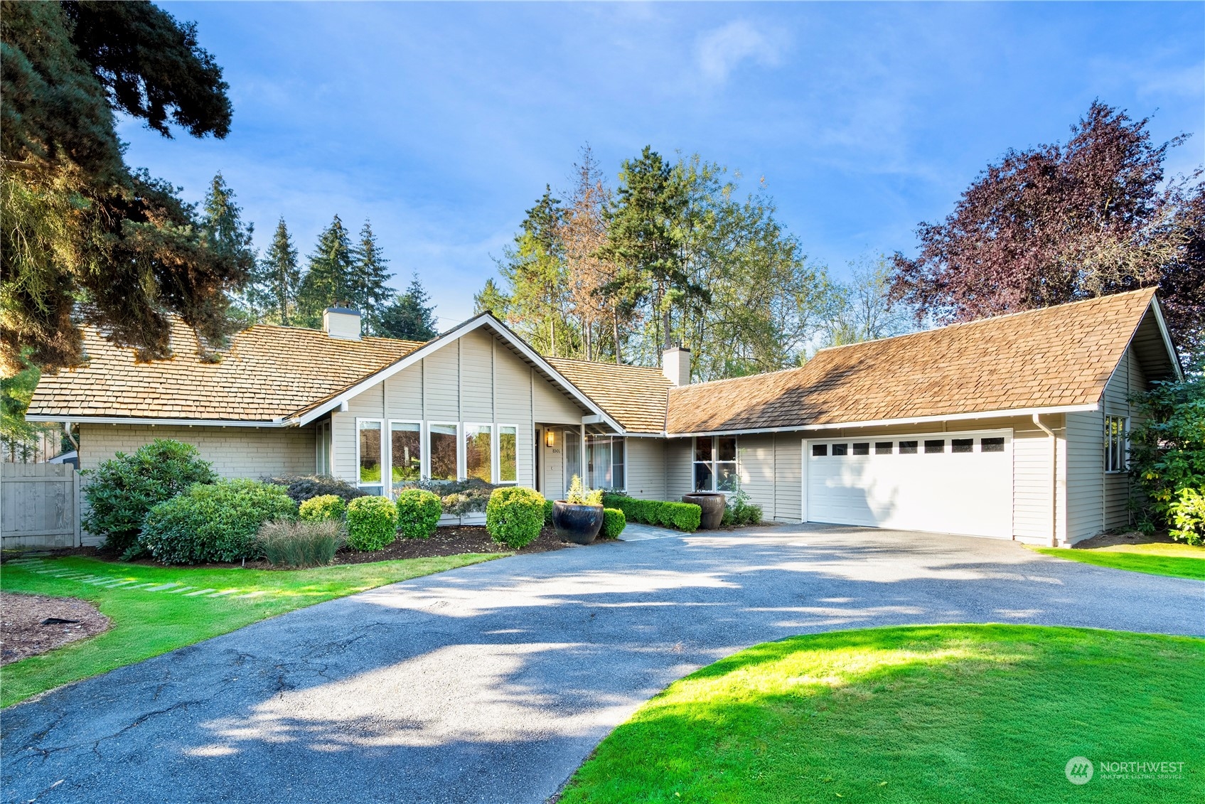 13th St, Clyde Hill, WA 98004