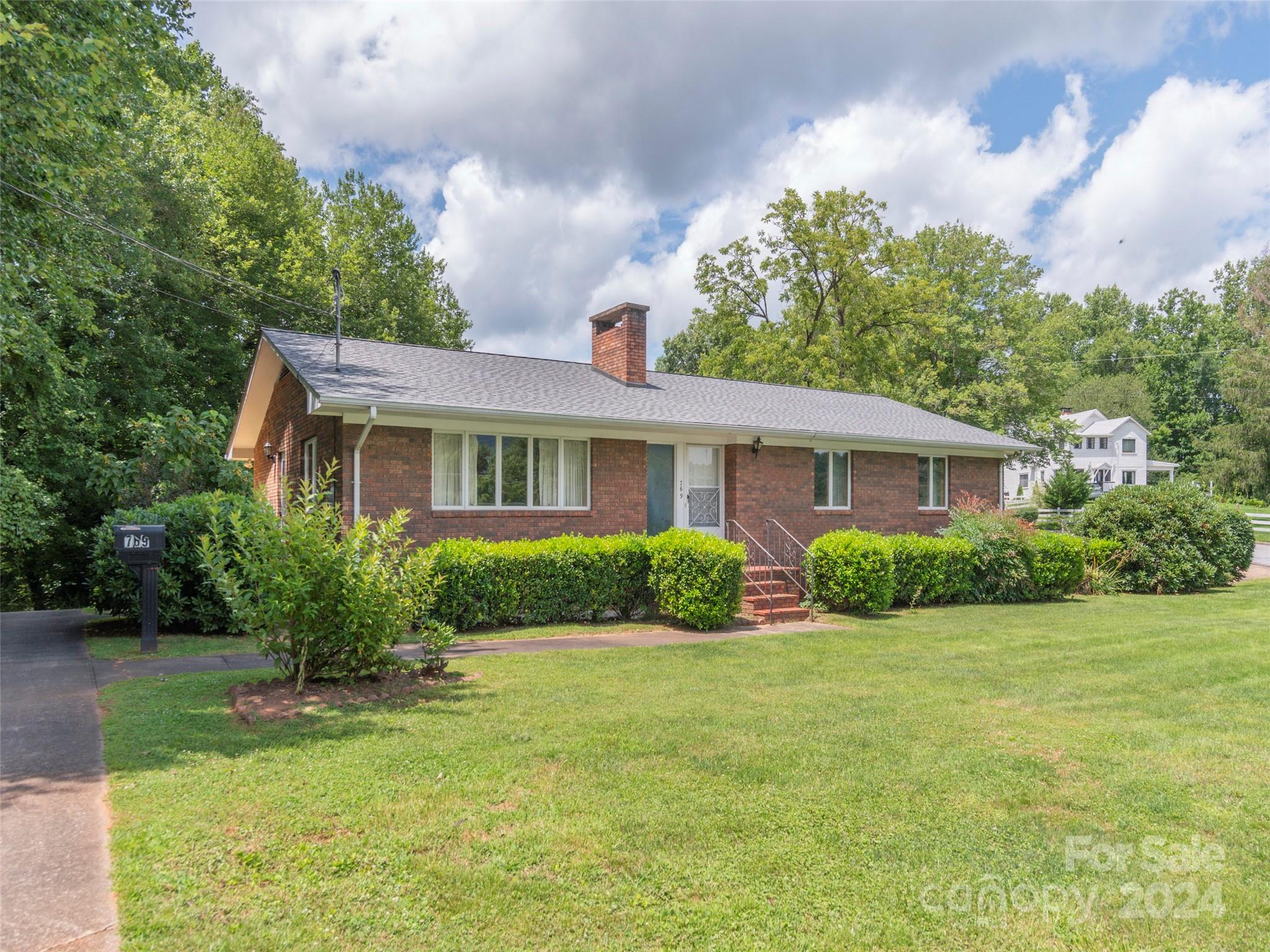 Country Club Dr, Waynesville, NC 28786