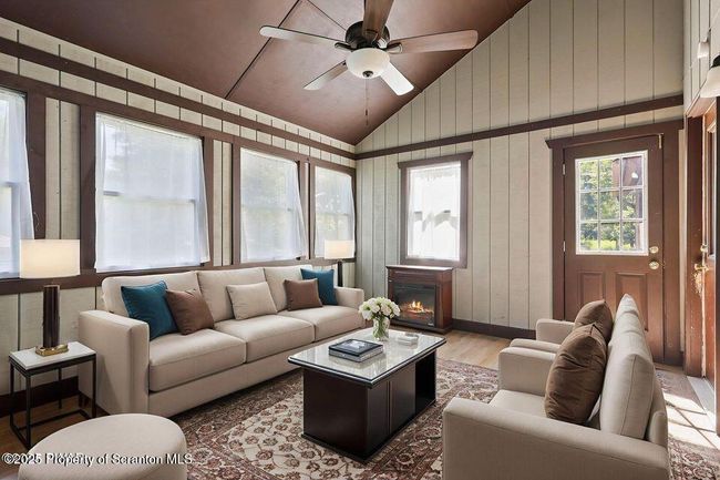 3 season room | Image 4