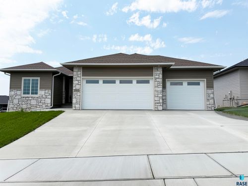 2905 S Dunraven Ave, Sioux Falls, SD, 57110-7160 | Card Image